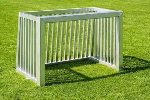 Aluminium Bolzplatztor auf Naturrasen, Gitterrückwand, freistehend, Frontansicht, TÜV-geprüft