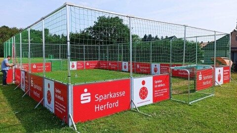 werbebanden-mieten-soccer-court-sponsoring-outdoor